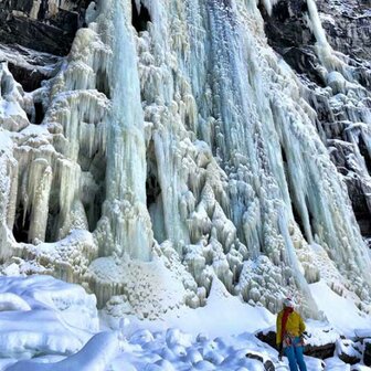 Fri Flyt - Arctic Ice Climbing